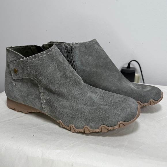 Skechers NWOT Biker Lite Suede Ankle Boots- Sz 9.5 - Picture 7 of 16